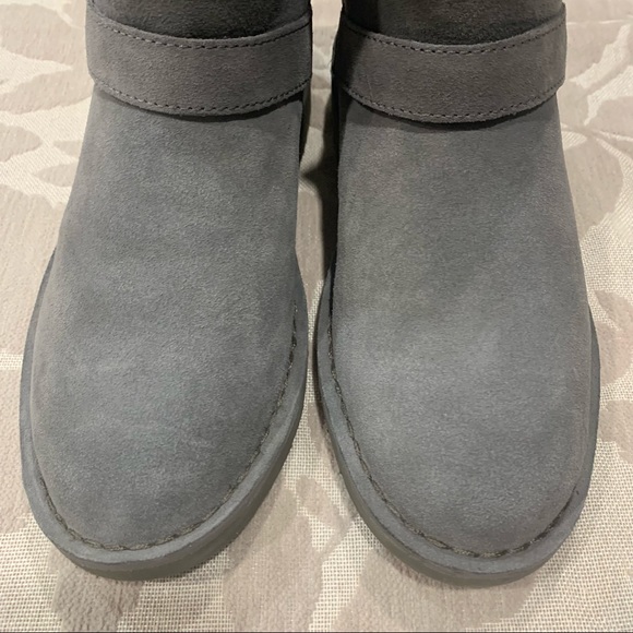 Ugg Zariyah Water Repellent Ankle Bootie In Charcoal Suede - Picture 4 of 9